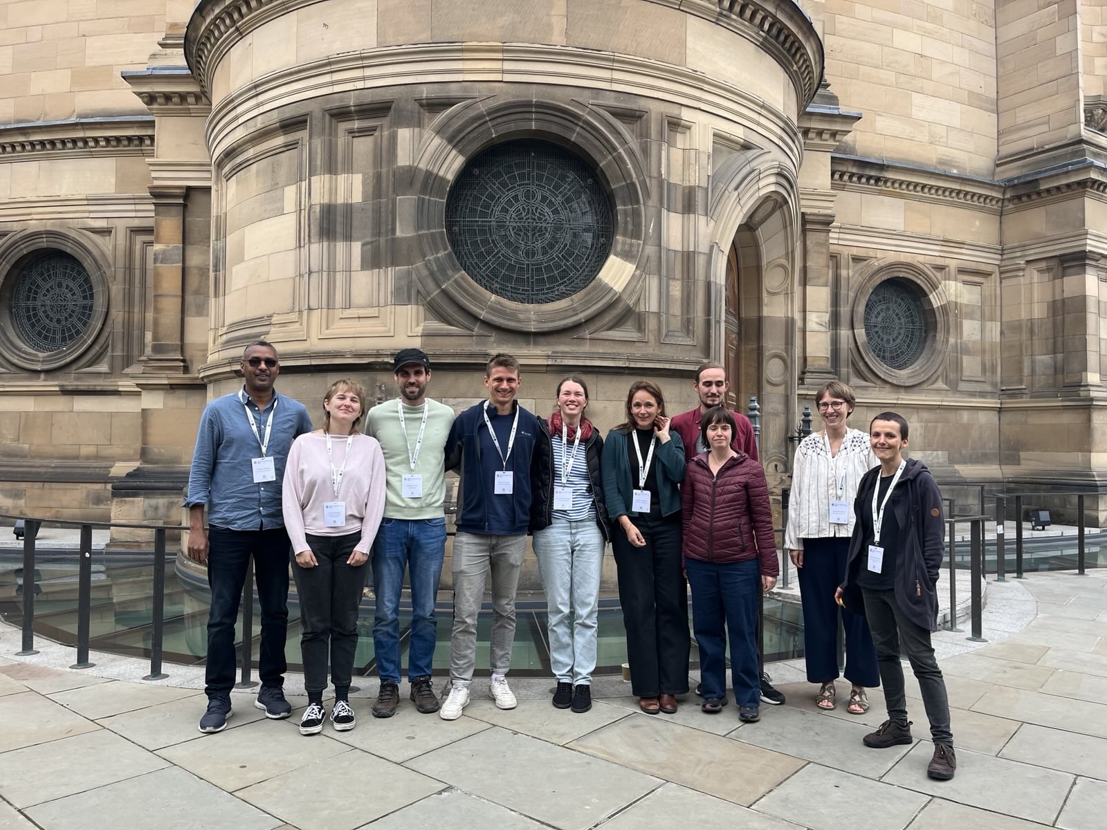 Group picture in front of the Rhizo6 conference venue in Edinburgh